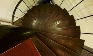 semestafakta-narrow staircases